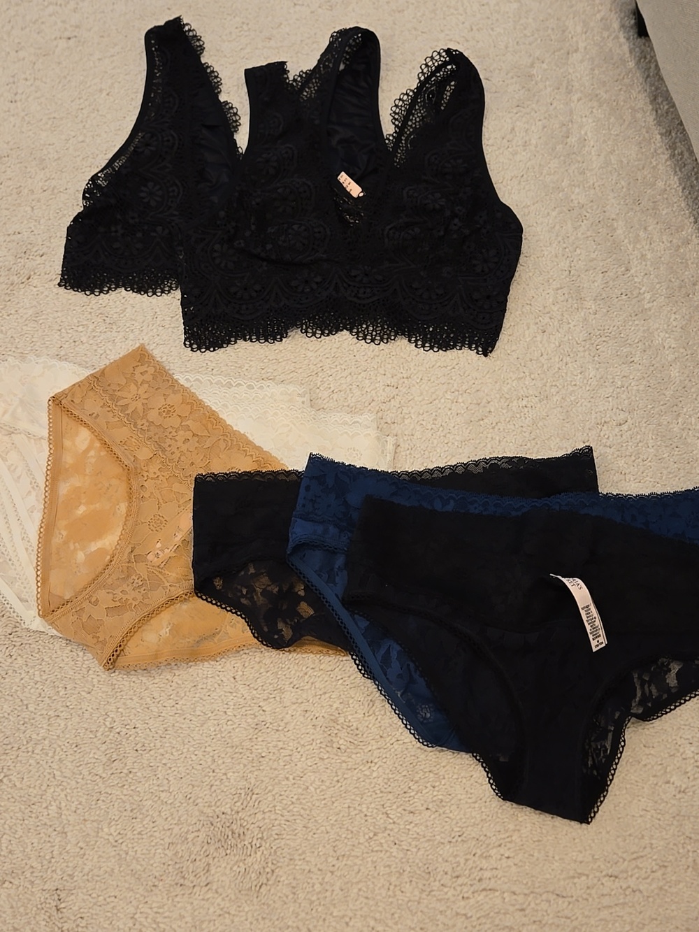 Bundle of Victoria's Secret - Bra & Panties